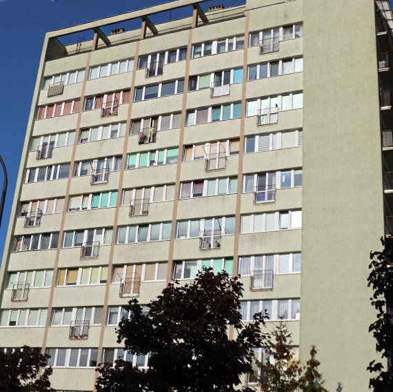 Nastolatek na dachu wie¿owca w ¦winouj¶ciu