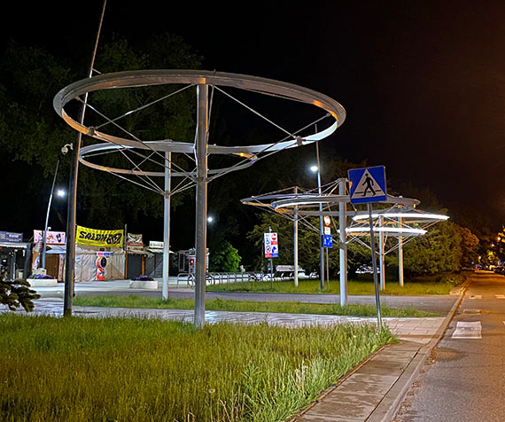 Najciemniej pod zacieniaczem