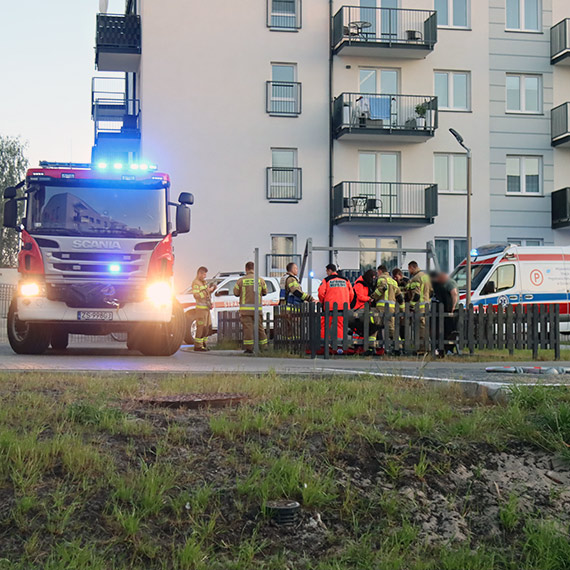 Nastolatka doznaa urazu stawu skokowego na placu zabaw - Szybka interwencja straakw