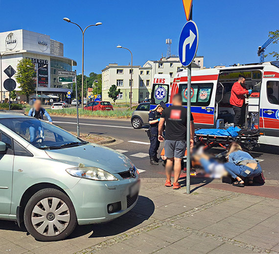 Potrącenie Rowerzystki: Kobieta w wieku około 70 lat doznała dwóch złamań