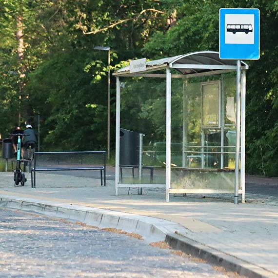 Brudne przystanki autobusowe w winoujciu