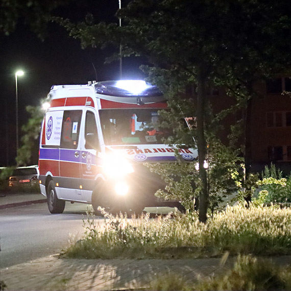 Pogotowie, policja i strażacy na ulicy Gdyńskiej