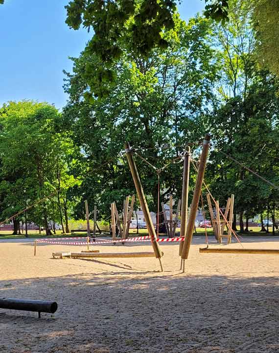 Wakacje za pasem a świnoujskie place zabaw ciągle w naprawach
