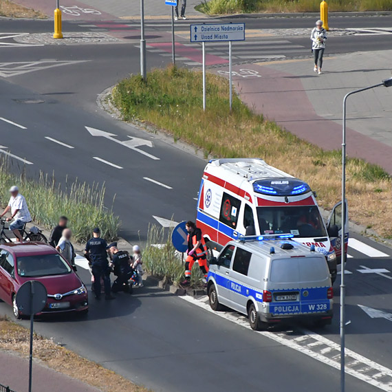 Potrcenie dziecka na ulicy 11 Listopada: Policja i pogotowie na miejscu