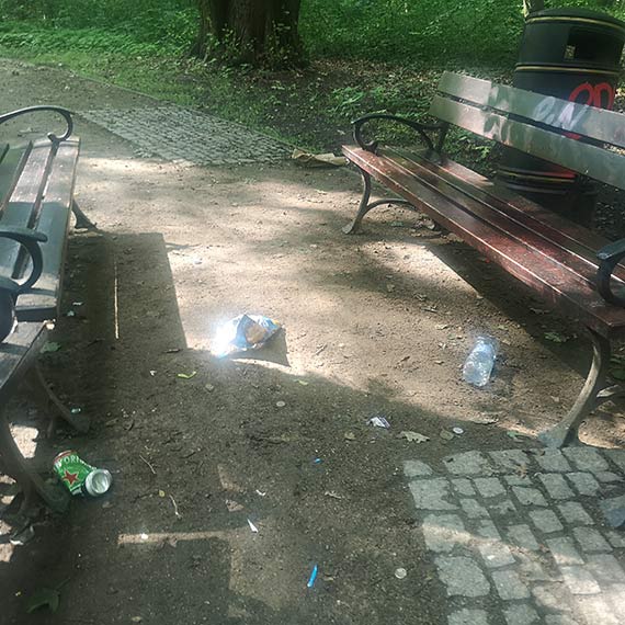 Mieszkanka: Alkohol, uywki, mieci - tak wyglda park Zdrojowy!
