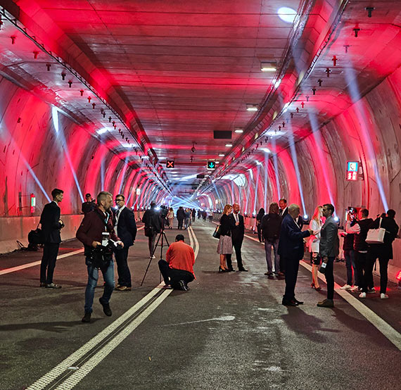 Dziś o 14:00 Świnoujście otworzyło tunel. Na początek padły tysiące słów, głównie w kontekście polityki i ekonomii