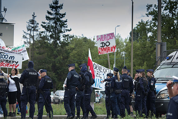Jarosław Kaczyński dostrzegł protestujących i problem. Obiecał pomoc