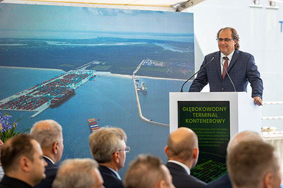 Głębokowodny Terminal Kontenerowy w Świnoujściu, podpisanie umowy z inwestorem