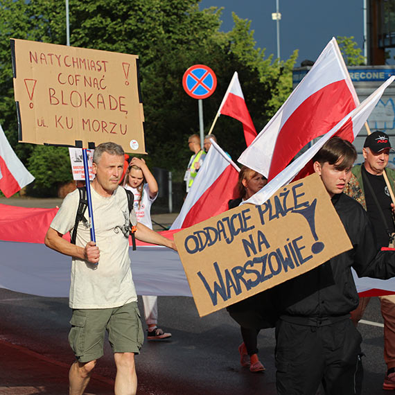 Odpowiedź na kosmetyczną zmianę w „strefie”. Mieszkańcy: „Oddajcie plażę, zabierzcie Boguckiego”!
