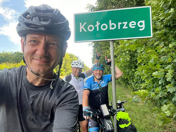 Trzej muzycy klasyczni jadą rowerami dookoła Polski