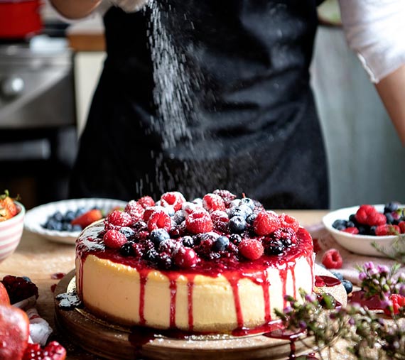 Międzynarodowy Dzień Sernika – z rodzynkami czy bez?  Wariantów tego ciasta jest znacznie więcej!
