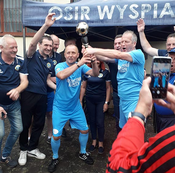 PUCHAR LATA w piłce nożnej drużyn 8-osobowych w kategorii OLDBOYS 50+