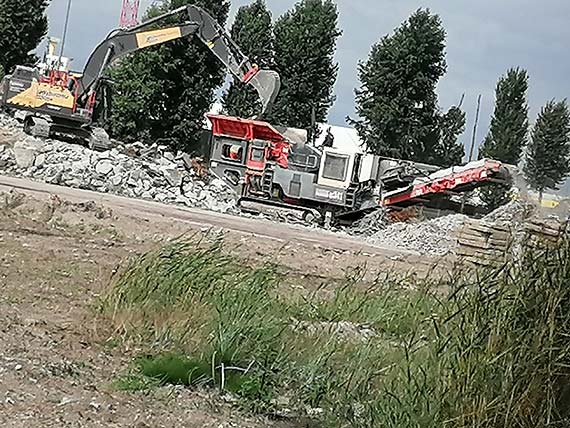 Wyburzanie ogromnego majątku Morskiej Stoczni Remontowej S.A. w Świnoujściu przebiega zgodnie z planem i założeniami obecnych decydentów