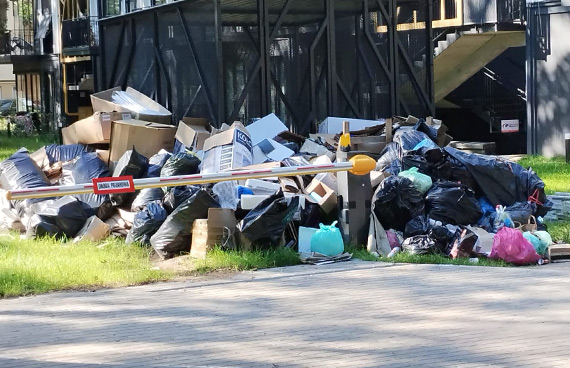 Problem śmieci na luksusowym osiedlu