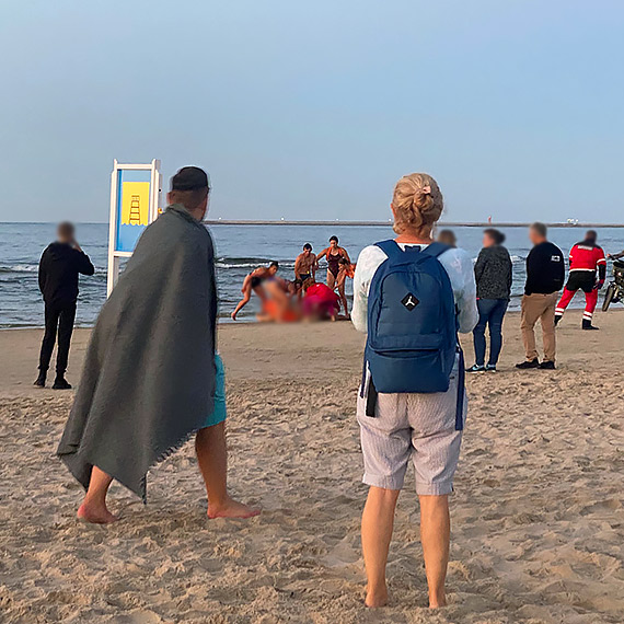 Tragiczne wydarzenie na świnoujskiej plaży. Nie żyje 78 letni mężczyzna