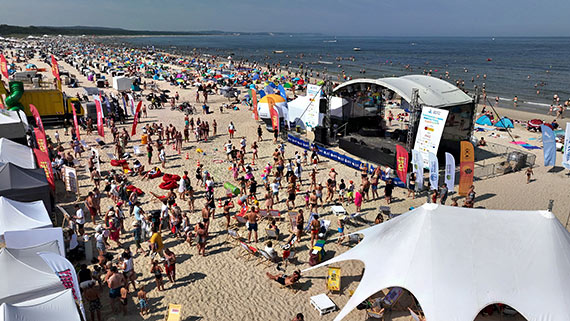 Czysty Ba³tyk: ponad 800 wolontariuszy posprz±ta³o pla¿e w ¦winouj¶ciu