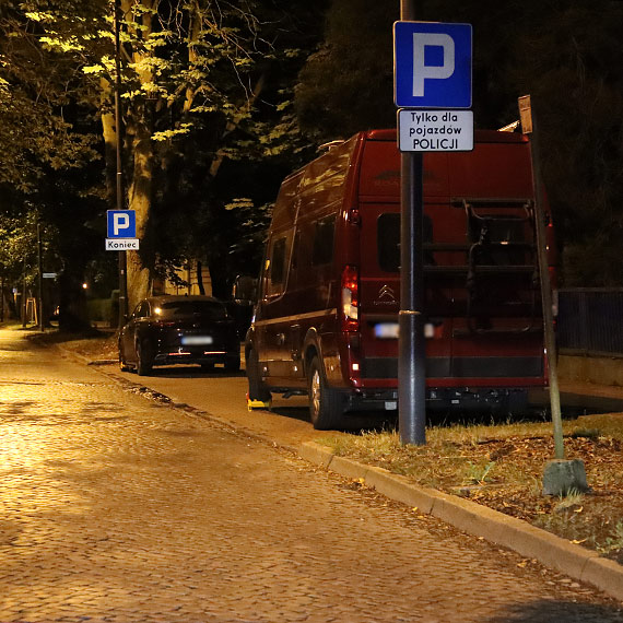 Chłopcy parkingowcy. Chcesz szacunku, szanuj się sam
