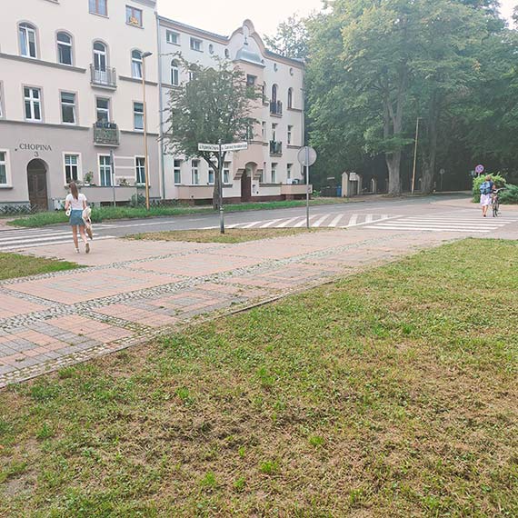 Mieszkanka: Tędy nasza przyszłość porusza się do szkoły, chwila nieuwagi i dojdzie do tragedii
