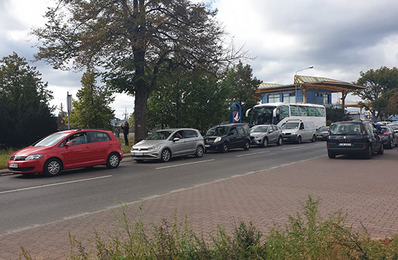 Chaos na ulicy z powodu obniżonej ceny paliw na stacji Orlen