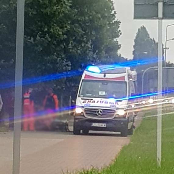 Mczyzna po upadku na ulicy Kotaja trafi do szpitala