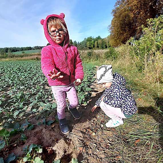 OSP Przytór: Kasztanobranie wśród młodych pożarników