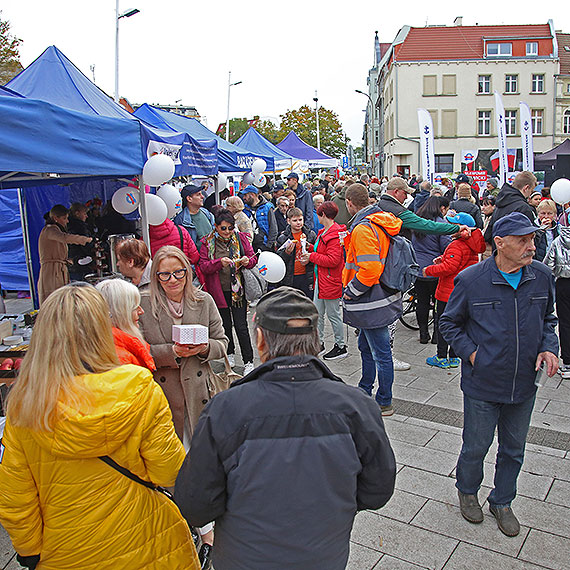 Pieczone dziki i dzika zabawa. Grupa Morska zaprosia mieszkacw na swoje dwudzieste urodziny
