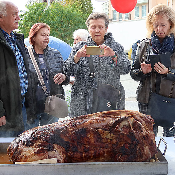 Pieczone dziki i dzika zabawa. Grupa Morska zaprosia mieszkacw na swoje dwudzieste urodziny
