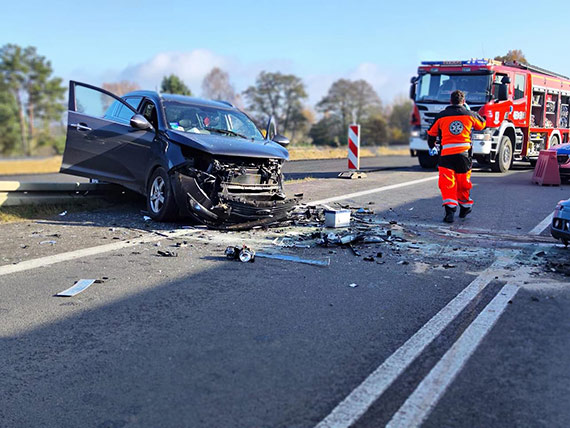 Czoowe zderzenie samochodw na DK3, s poszkodowani