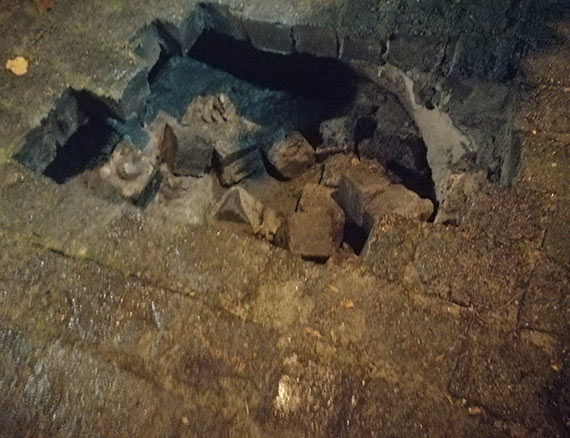 Ulica zapadła się pod samochodem! Kierowcy, uważajcie jadąc ulicą Staffa