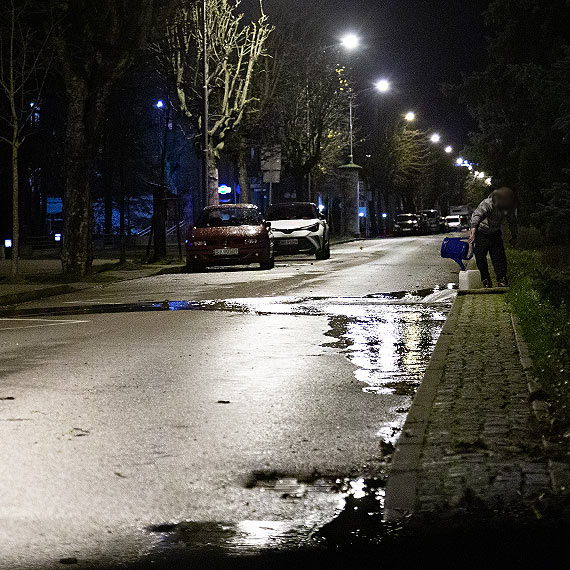 Miliony w Błocie: kiedy prowizorka spotyka luksus