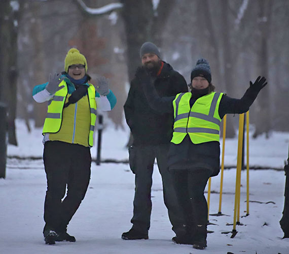 Mariusz pierwszy na mecie 323. parkrunu