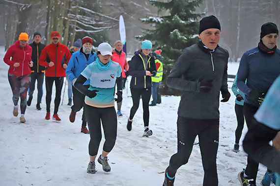 Mariusz pierwszy na mecie 323. parkrunu