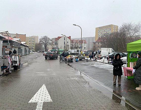 Kiedy Pchli Targ wieci pustkami: Wpyw pogody i niedziel handlowych na lokalny handel