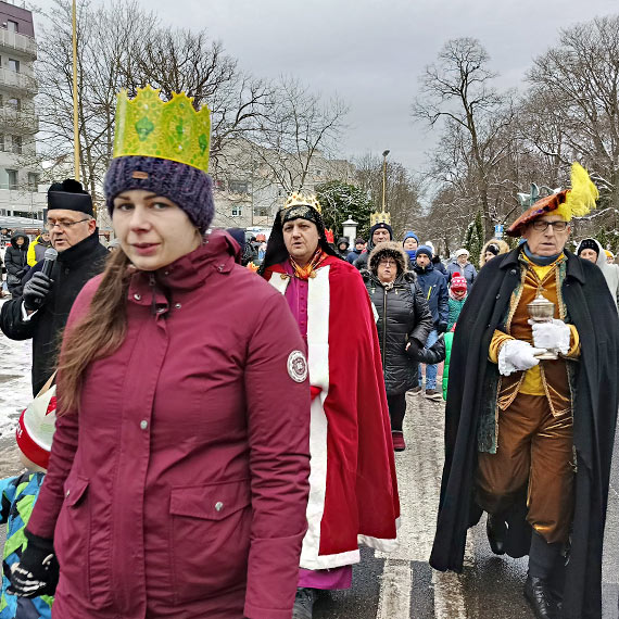 Dużo ludzi w świnoujskim orszaku trzech króli