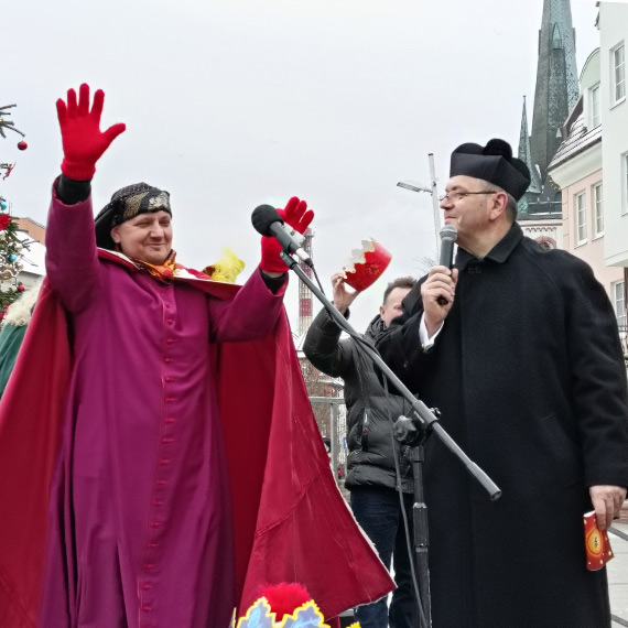 Dużo ludzi w świnoujskim orszaku trzech króli