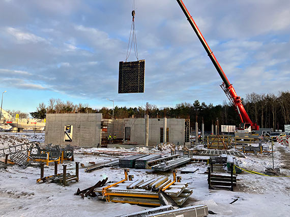 Powstaje Terminal Instalacyjny morskich farm wiatrowych w Świnoujściu. Prace przebiegają zgodnie z planem