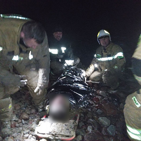 Grodno: Heroiczne wydobycie mężczyzny z grząskiego terenu za Międzyzdrojami