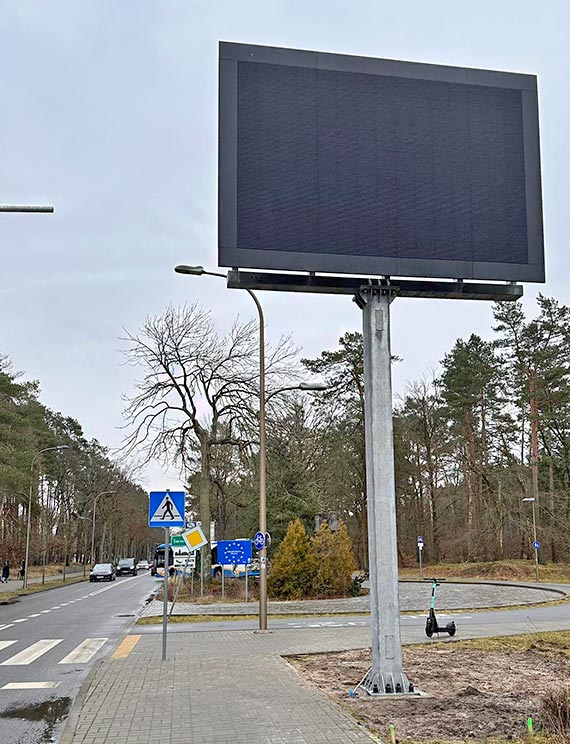 Inteligentny System Zarzdzania Ruchem. Zamontowano tablice zmiennej treci