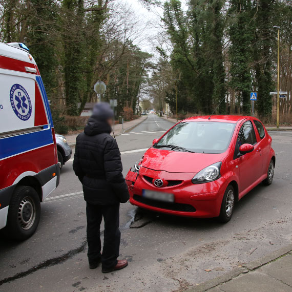 Zderzenie samochodw na ulicy Matejki z Chopina: Jedna osoba poszkodowana