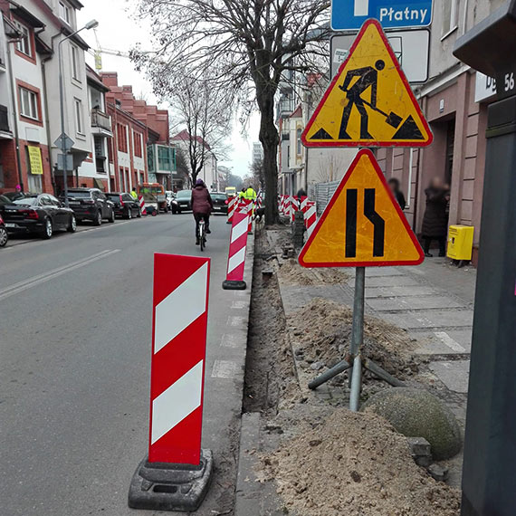 Wymiana krawnikw przy ulicy Piastowskiej