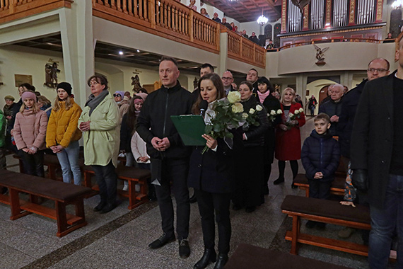 Na dzie przed ukrzyowaniem Chrystus ustanowi sakrament kapastwa. W sanktuarium Chrystusa Krla pocztek paschalnego triduum mia wyjtkowo uroczysty przebieg