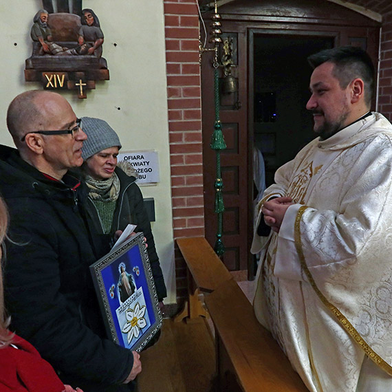 Na dzie przed ukrzyowaniem Chrystus ustanowi sakrament kapastwa. W sanktuarium Chrystusa Krla pocztek paschalnego triduum mia wyjtkowo uroczysty przebieg