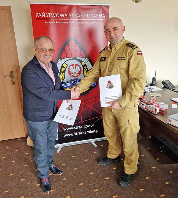 Podpisanie umowy na drugi etap budowy strażnicy Jednostki Ratowniczo-Gaśniczej w Międzyzdrojach