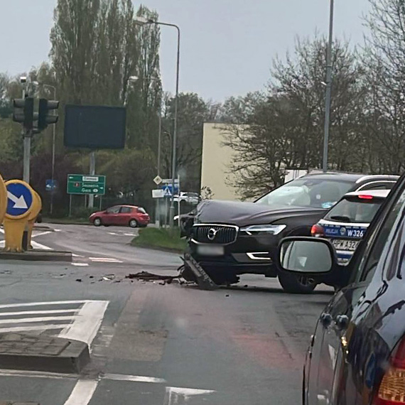 Zderzenie samochodów na skrzyżowaniu 11 Listopada