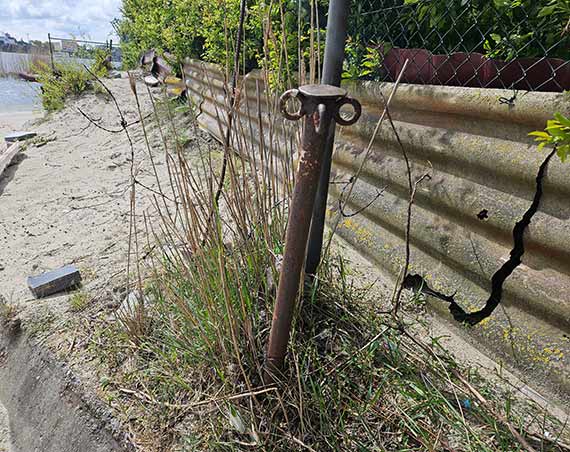 Mieszkaniec: Zaniedbany teren przy marinie