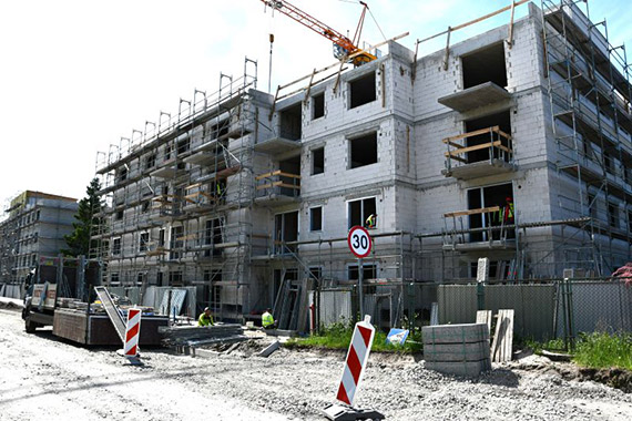 Mieszkania komunalne. Jeden budynek jest już prawie w stanie zamkniętym