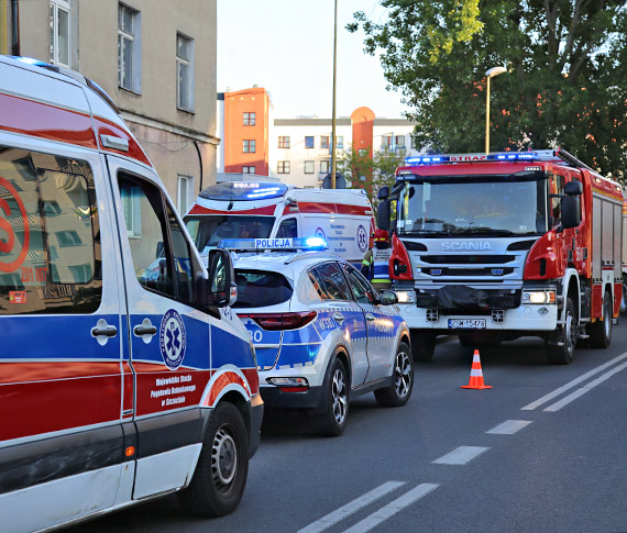 Zderzenie samochodw w centrum miasta: Scena jak z Hollywood. Zobacz film!