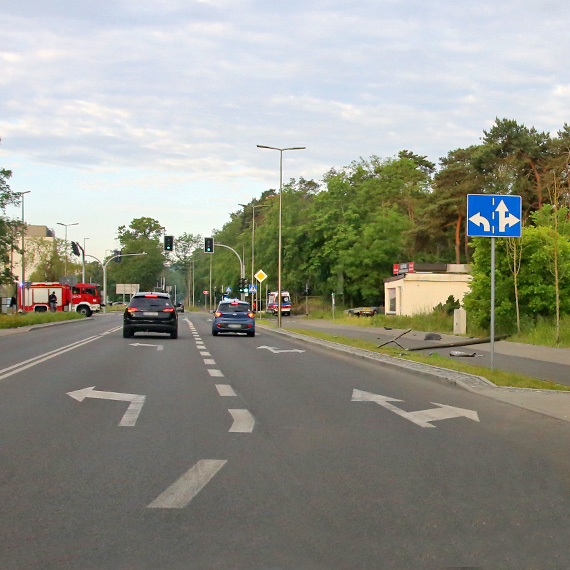 Dachowanie samochodu w winoujciu: Policja zatrzymuje 19-latka. Zobacz film!