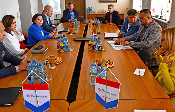 Radni z Komisji Gospodarki Morskiej w OT Port