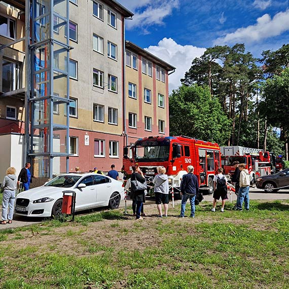 Pożar w piwnicy na ulicy Krzywej: Strażacy ewakuowali 19 osób